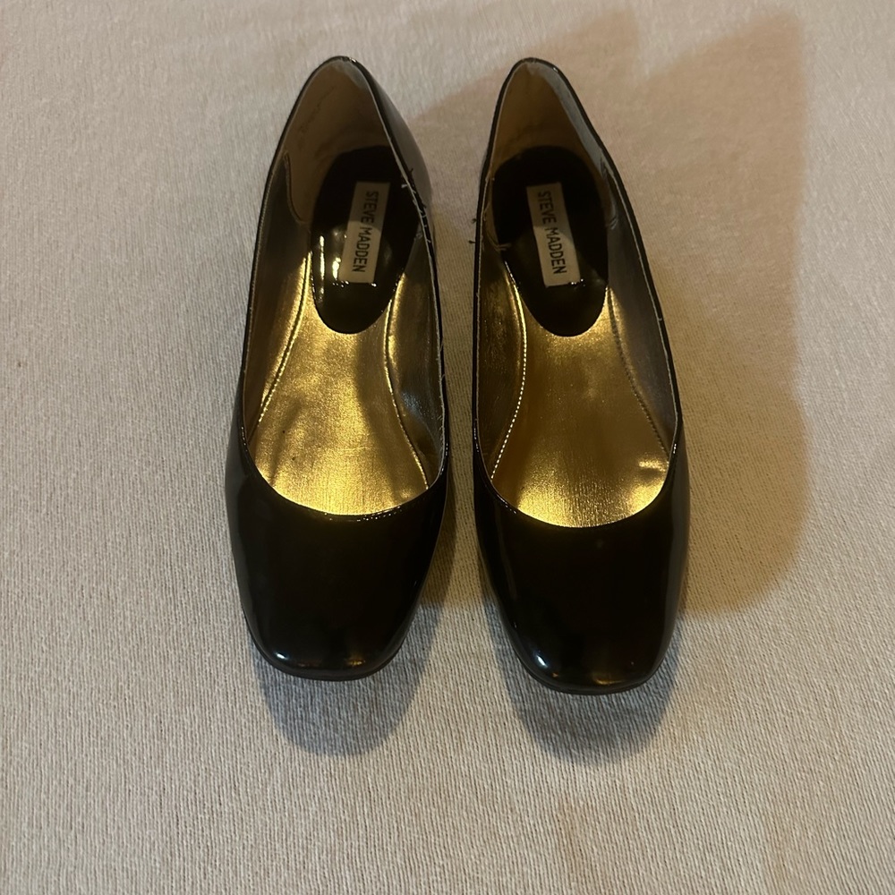 Women’s Steve Madden patent leather flats